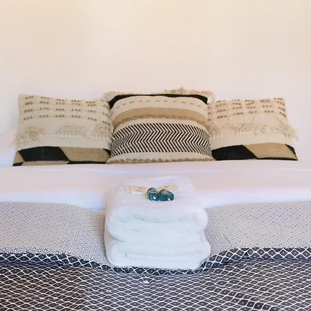 Sublime Et Neuf Studio Rue De Levis Apartament